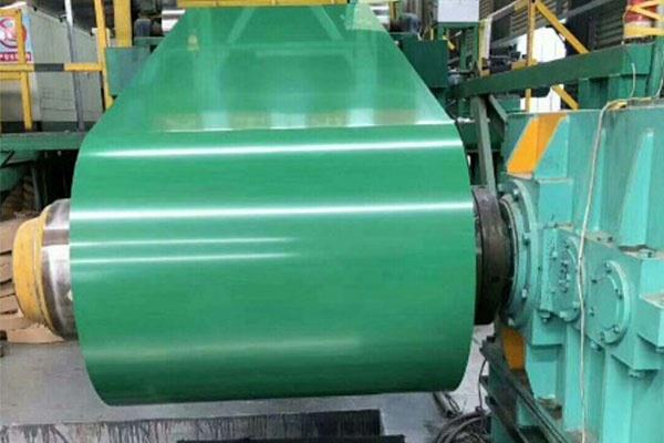 Why is a PVDF color coated aluminum coil used in venetian blinds